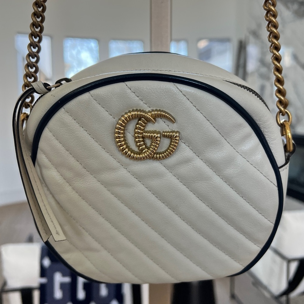 Gucci Azalea Matelassé Leather Round Shoulder Bag Mystic WhiteGG Logo Crossbody